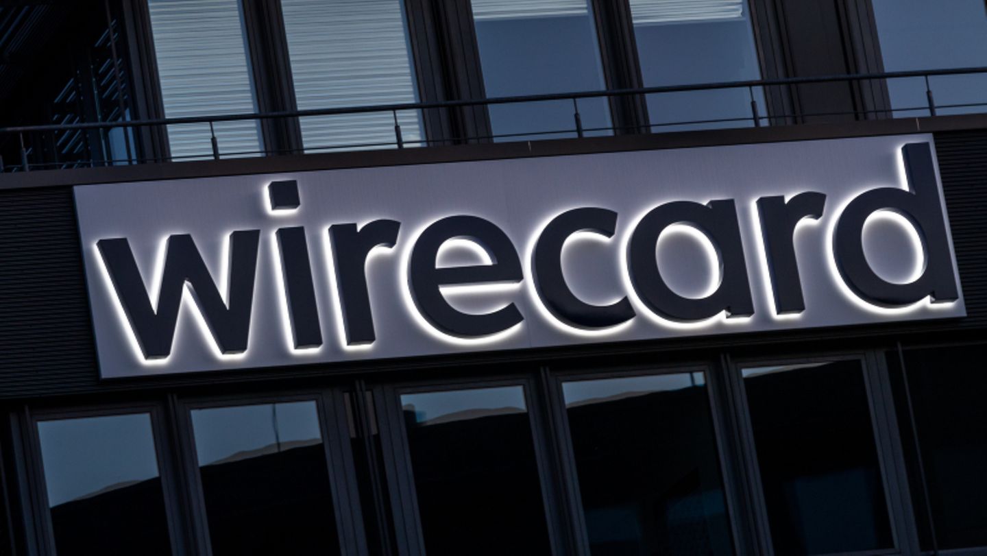 Wirecard Logo vor der Firmenzentrale in Aschbeim.