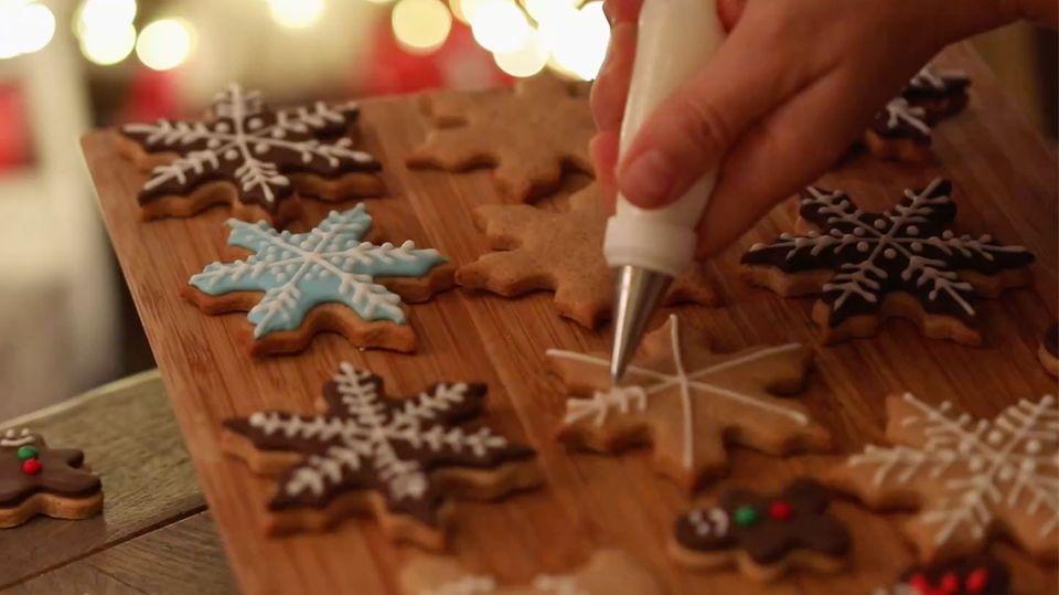Die beliebtesten Weihnachts-Knabbereien: Mit der richtigen Wahl sparen Sie reichlich Kalorien