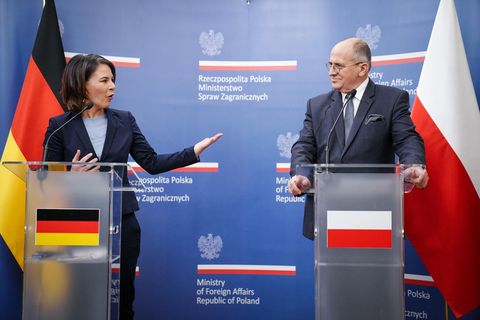 Annalena Baerbock (l.)und ihr polnischer Amtskolleger Zbigniew Rau