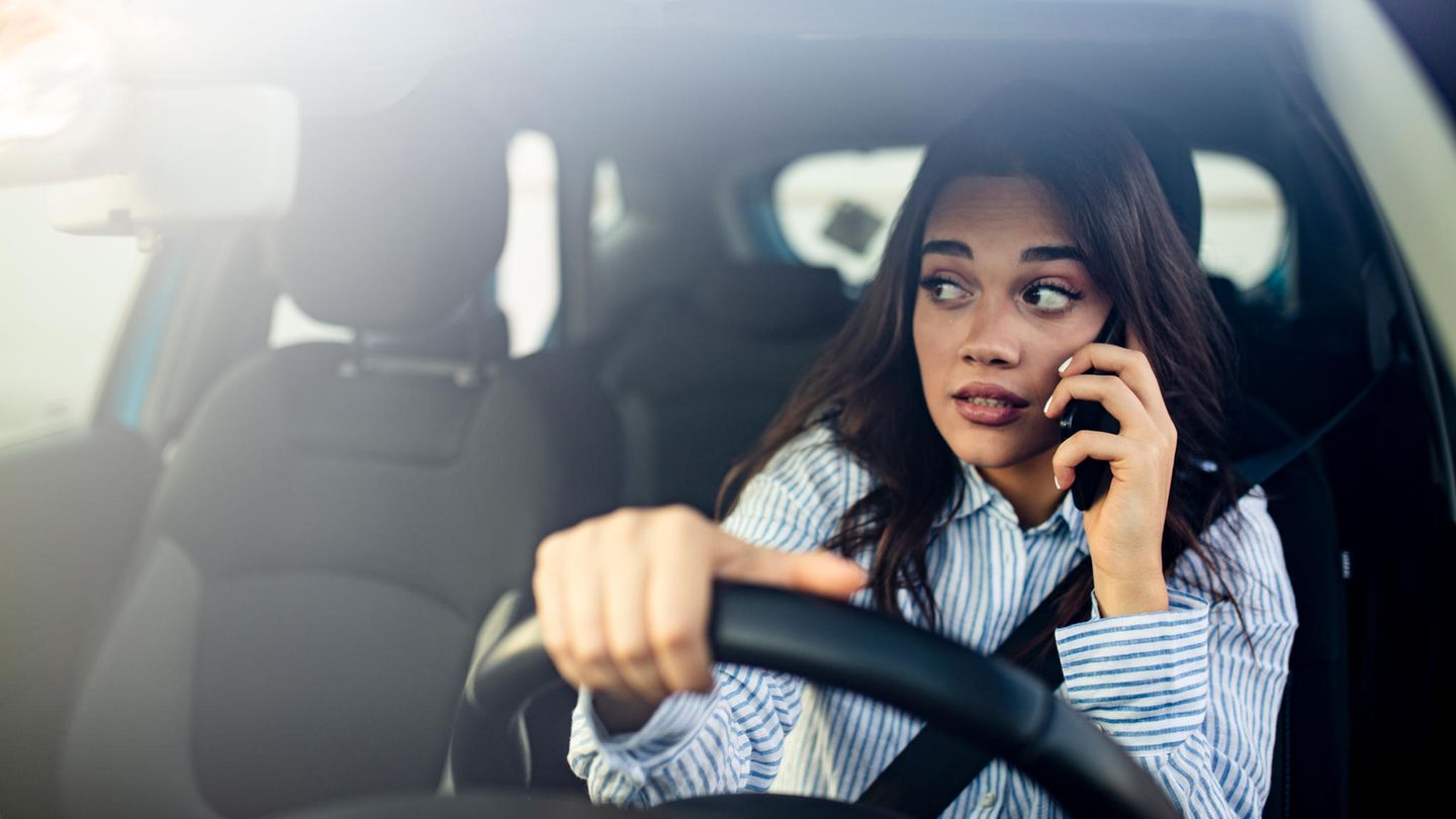 Australia: Artificial intelligence recognizes who is using a cell phone behind the wheel