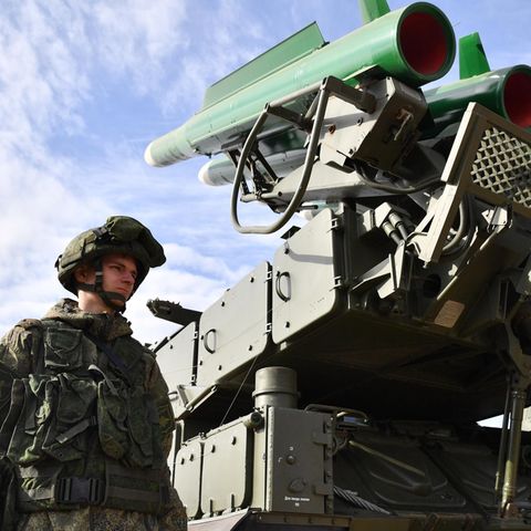 Ein Buk-Luftabwehrsystem bei einer Ausstellung. Ähnliche Waffen verlegt Russland jetzt offenbar an die Grenze zu Ukraine. 