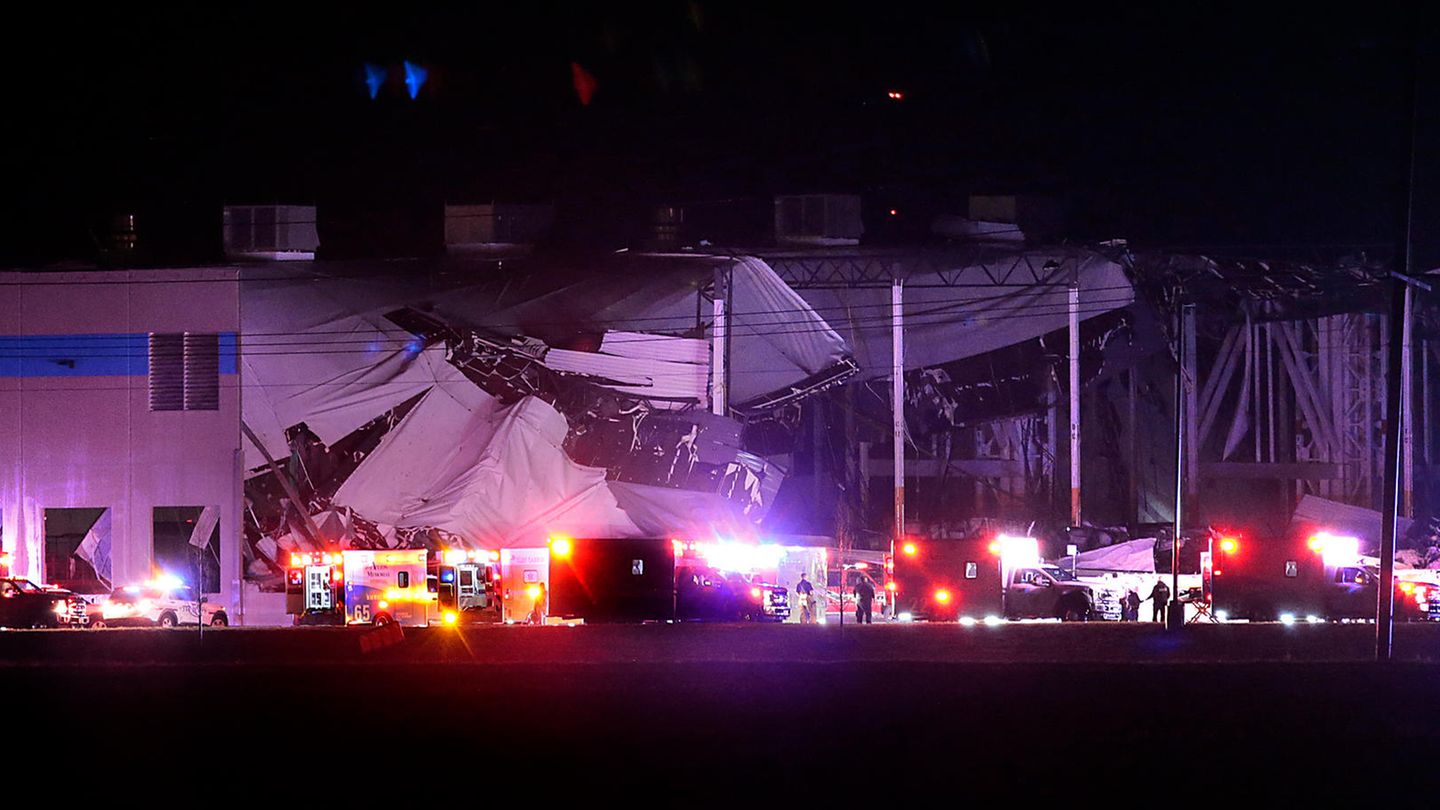 Auch im US-Bundesstaat Illinois wütete ein Tornado, durch den das Amazon-Vertriebszentrum in Edwardsville teilweise einstürzte