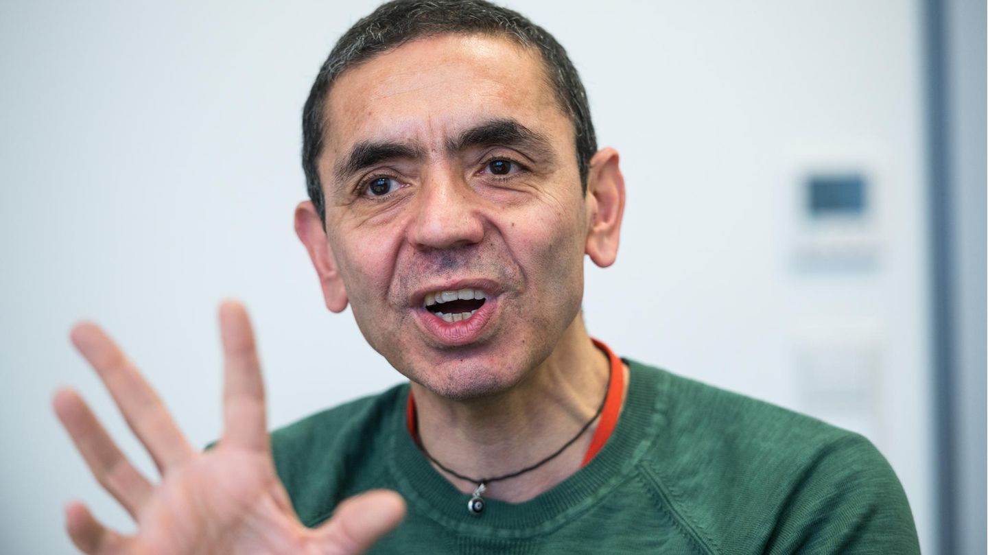 Biontech boss fights against fake news and posts his own vaccination photo