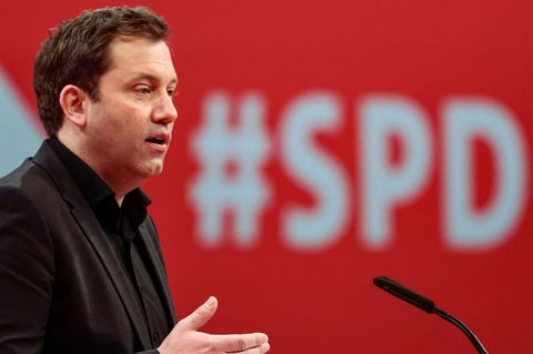 Lars Klingbeil redet auf dem SPD-Parteitag
