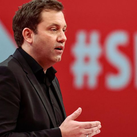 Lars Klingbeil redet auf dem SPD-Parteitag