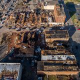 In der Innenstadt von Mayfield, Kentucky, liegen Gebäude in Trümmern, nachdem ein Tornado durch die Region gezogen war. 