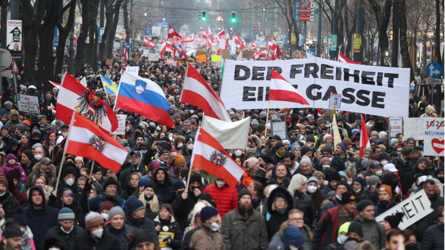Corona: 44,000 people protest in Vienna against measures