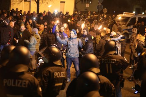 Konfrontation zwischen Corona-Gegnern und Polizisten in Greiz