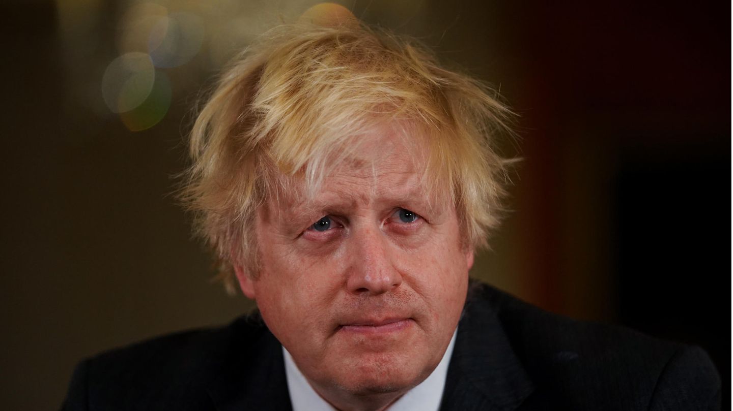 Nahaufnahme von Boris Johnson, der betrübt dreinschaut