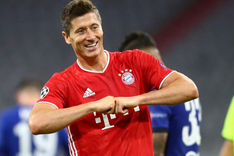 Bayern Münchens Robert Lewandowski freut sich einen attraktiven Gegner im Achtelfinale der Champions League