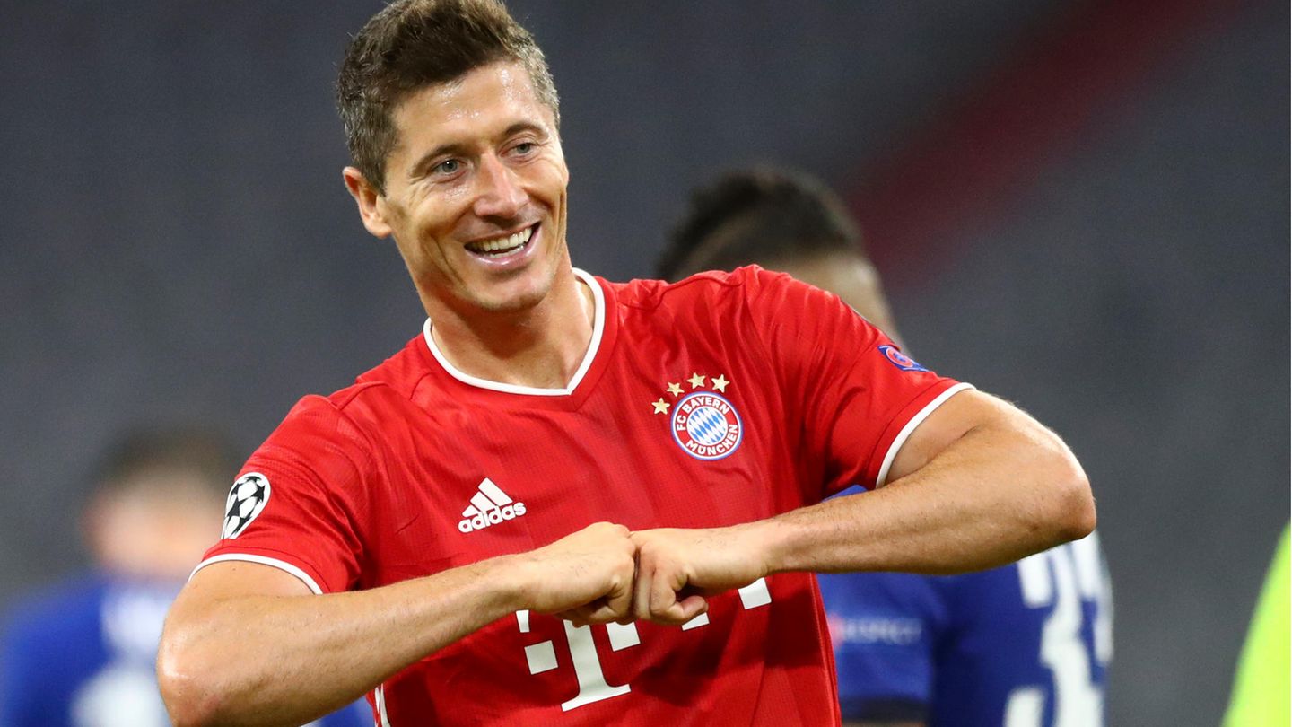 Bayern Münchens Robert Lewandowski freut sich einen attraktiven Gegner im Achtelfinale der Champions League