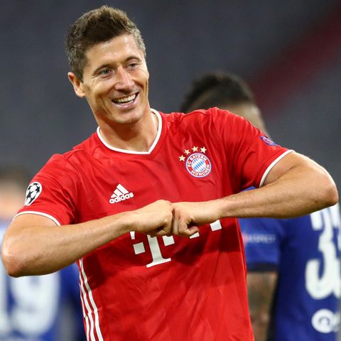 Bayern Münchens Robert Lewandowski freut sich einen attraktiven Gegner im Achtelfinale der Champions League