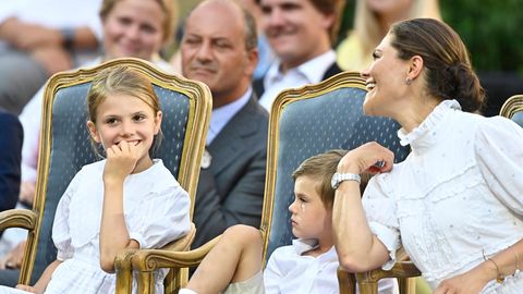 Prinzessin Estelle, Prinz Oscar und Kronprinzessin Victoria im Sommer. Jetzt grüßt das schwedische Königshaus zum Luciafest.
