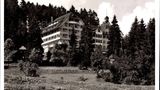 Foto aus besseren Zeiten: So prachtvoll schmiegte sich das Grand Hotel einst in den Schwarzwald.