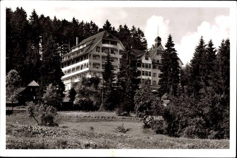Foto aus besseren Zeiten: So prachtvoll schmiegte sich das Grand Hotel einst in den Schwarzwald.