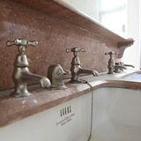 Die Armaturen des einstigen Luxusbaus können sich immer noch sehen lassen.