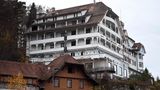 Von außen sieht der Prachtbau auch heute noch fast intakt aus – das ändert sich allerdings im Inneren.