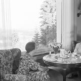 Zu besseren Zeiten standen hier ausladende Sessel und frische Blumen.