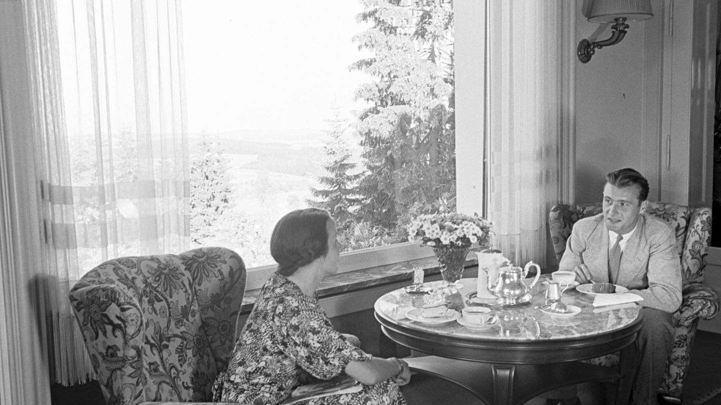 Zu besseren Zeiten standen hier ausladende Sessel und frische Blumen.