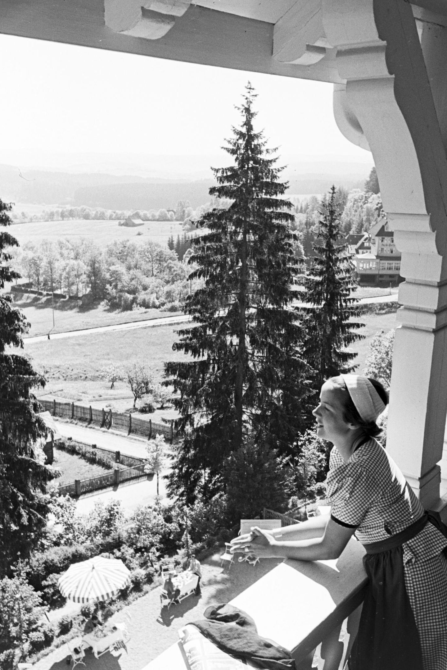 Das fand wohl auch diese Bedienstete des Hotels, die eine kleine Pause genoss.