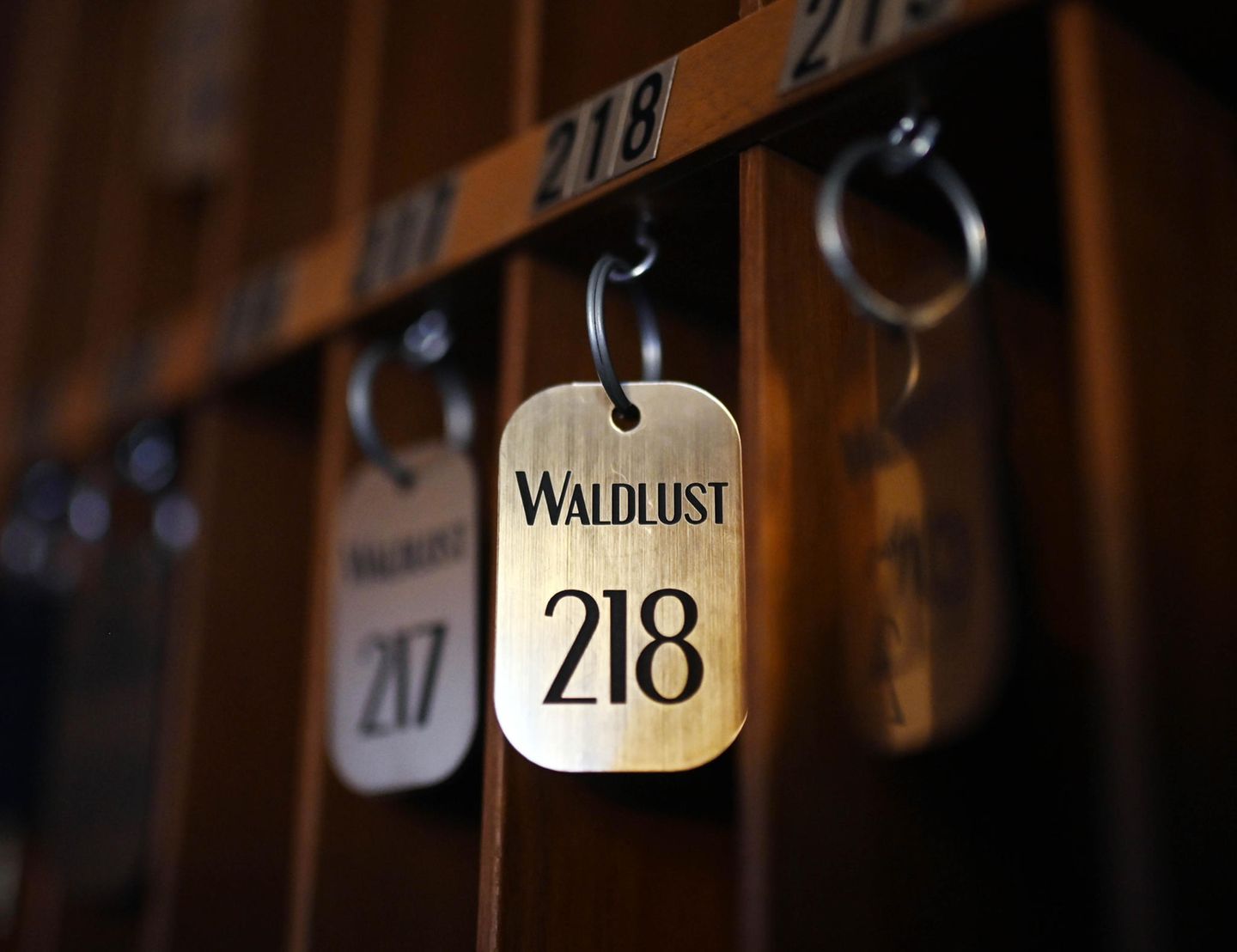 An der Rezeption des Hotels hängen noch heute die Zimmerschlüssel mit eingraviertem Namen.