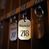 An der Rezeption des Hotels hängen noch heute die Zimmerschlüssel mit eingraviertem Namen.