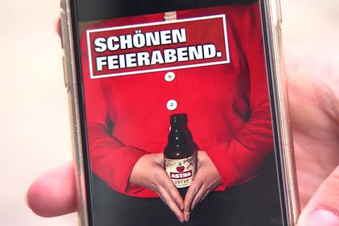 Astra-Werbung mit Rauten-Pose von Angela Merkel