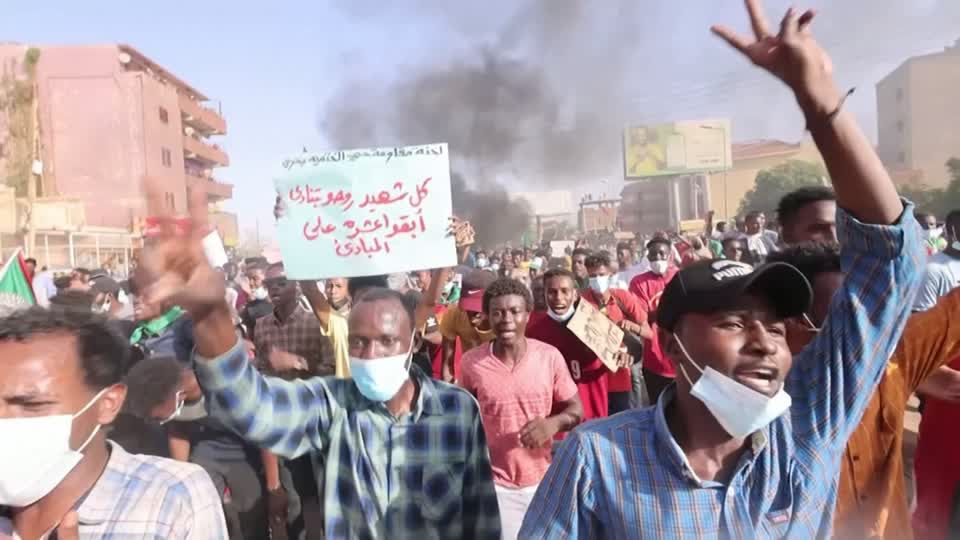 Video: Zehntausende Sudanesen protestieren erneut gegen das Militär