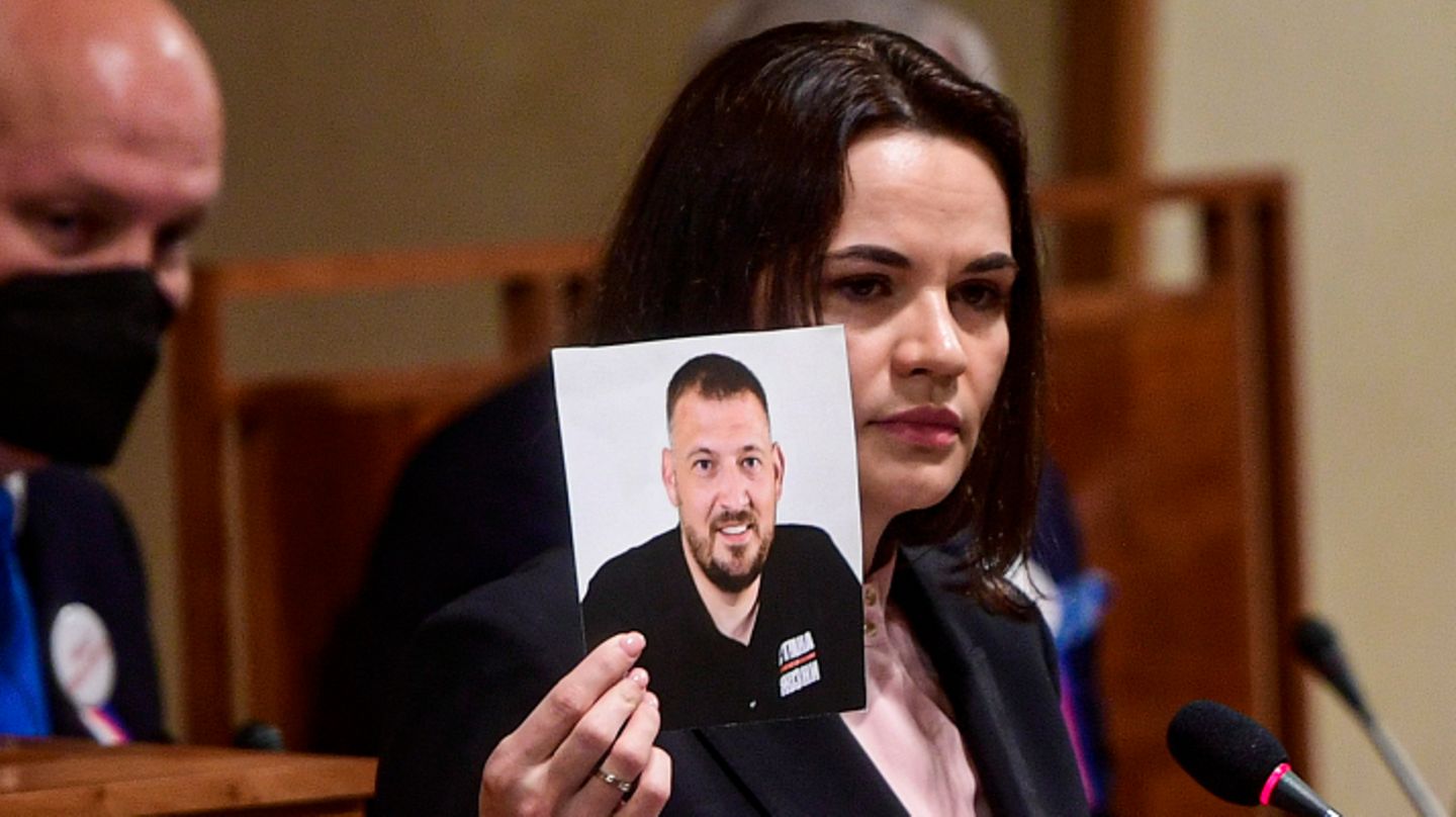 Belarus: Court sentenced Tichanovskaya’s husband to 18 years in prison
