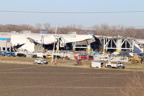 Das Amazon-Lagerhaus in Edwardsville, Illinois, wurde von Tornados zerstört