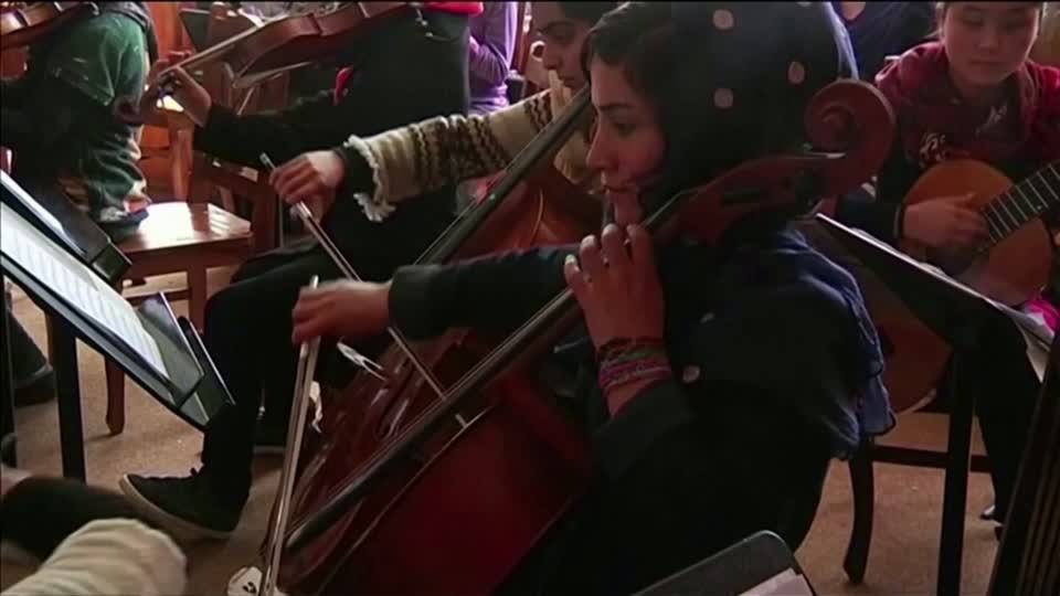 Video: Über 200 Musikschüler erhalten Asyl in Portugal Video: Über 200 Musikschüler erhalten Asyl in Portugal
