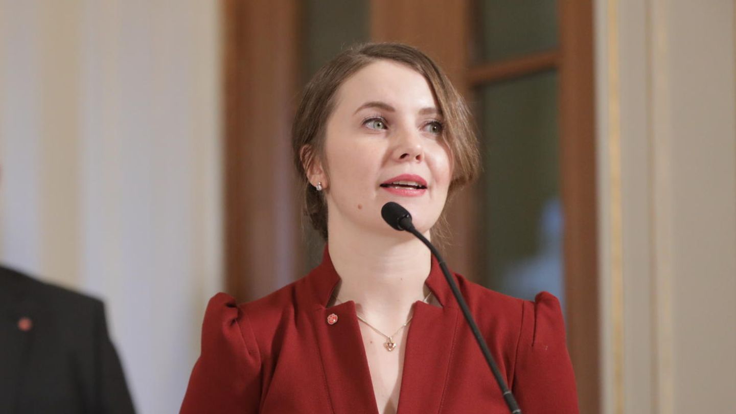Sweden: Minister after photo of Hitler salute in need of explanation