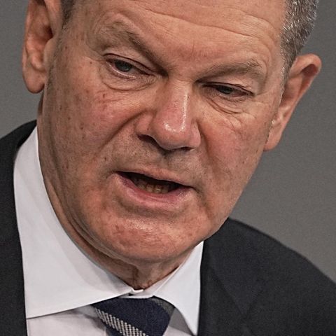 Bundeskanzler Olaf Scholz (SPD) gibt im Bundestag seine erste Regierungserklärung ab
