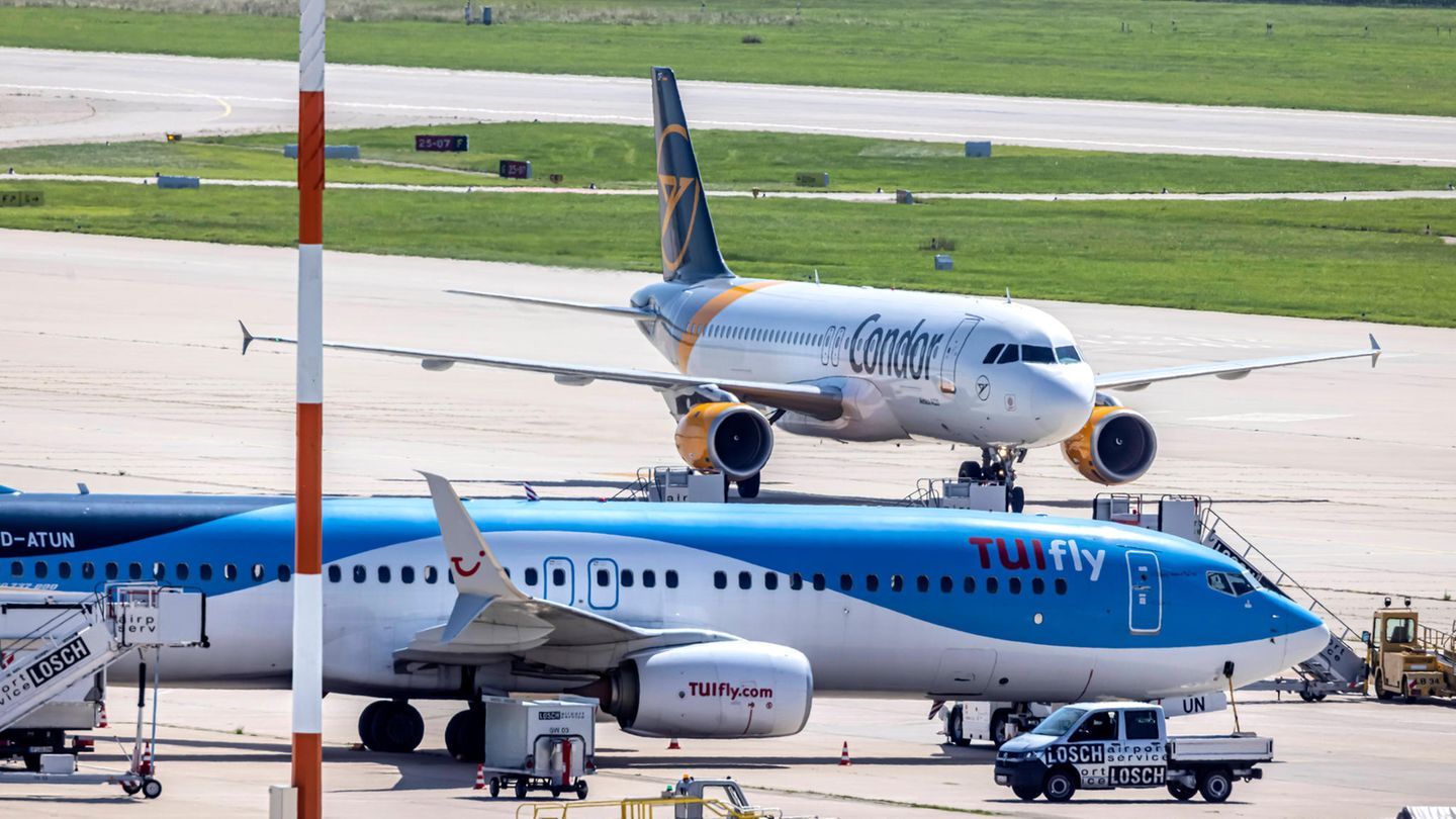 Flugzeuge von Tuifly und Condor