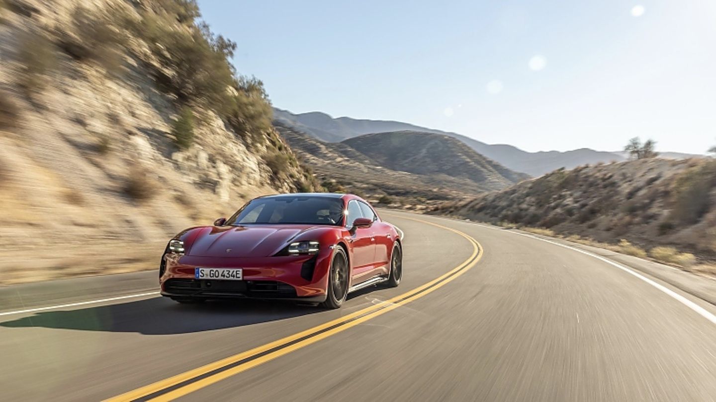 Porsche Taycan GTS Sport Turismo
