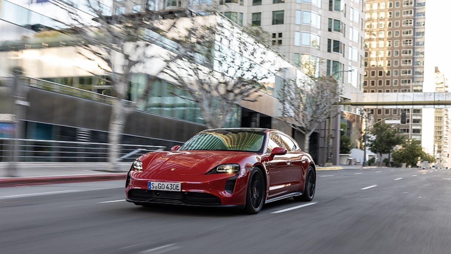 Porsche Taycan GTS Sport Turismo