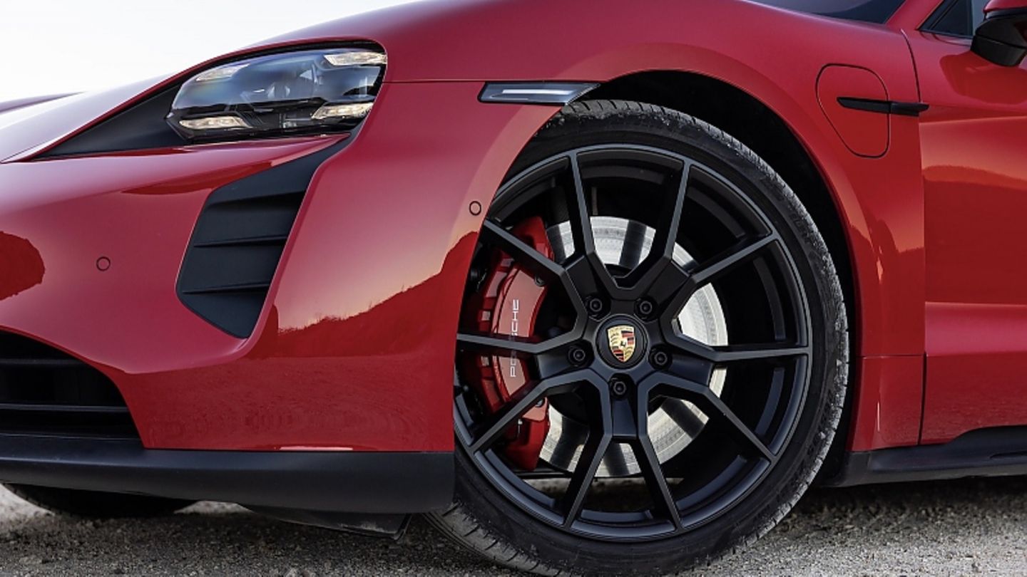 Porsche Taycan GTS Sport Turismo
