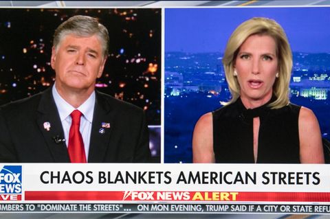 Sean Hannity und Laura Ingraham sind zwei der drei prominenten Gesichter von "Fox News", die sich per Textnachrichten an Trumps Stabschef gewendet haben sollen