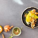 Alexander Herrmann: Kurkuma-Sellerie mit Garnelen und rosa Grapefruitmarmelade