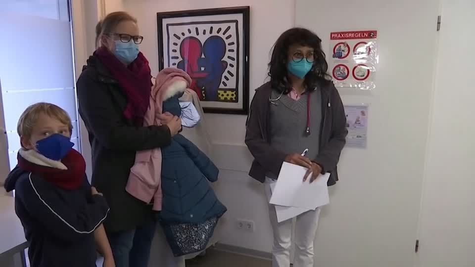 Video: 5- bis 11-Jährige werden in Bonn geimpft