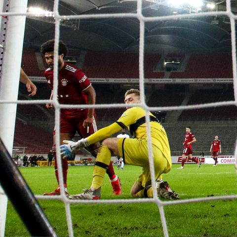 Serge Gnabry erzielt das 5:0 für den FC Bayern beim VfB Stuttgart