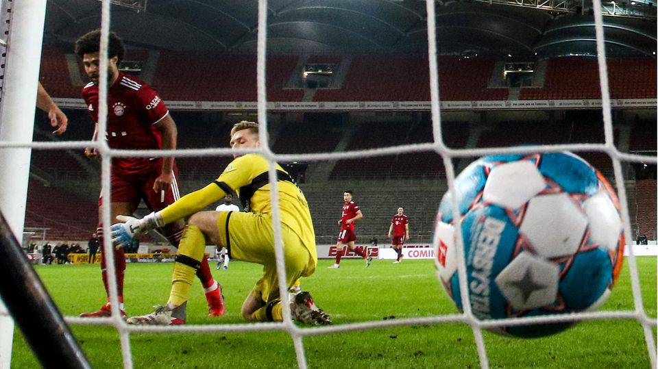 Serge Gnabry erzielt das 5:0 für den FC Bayern beim VfB Stuttgart