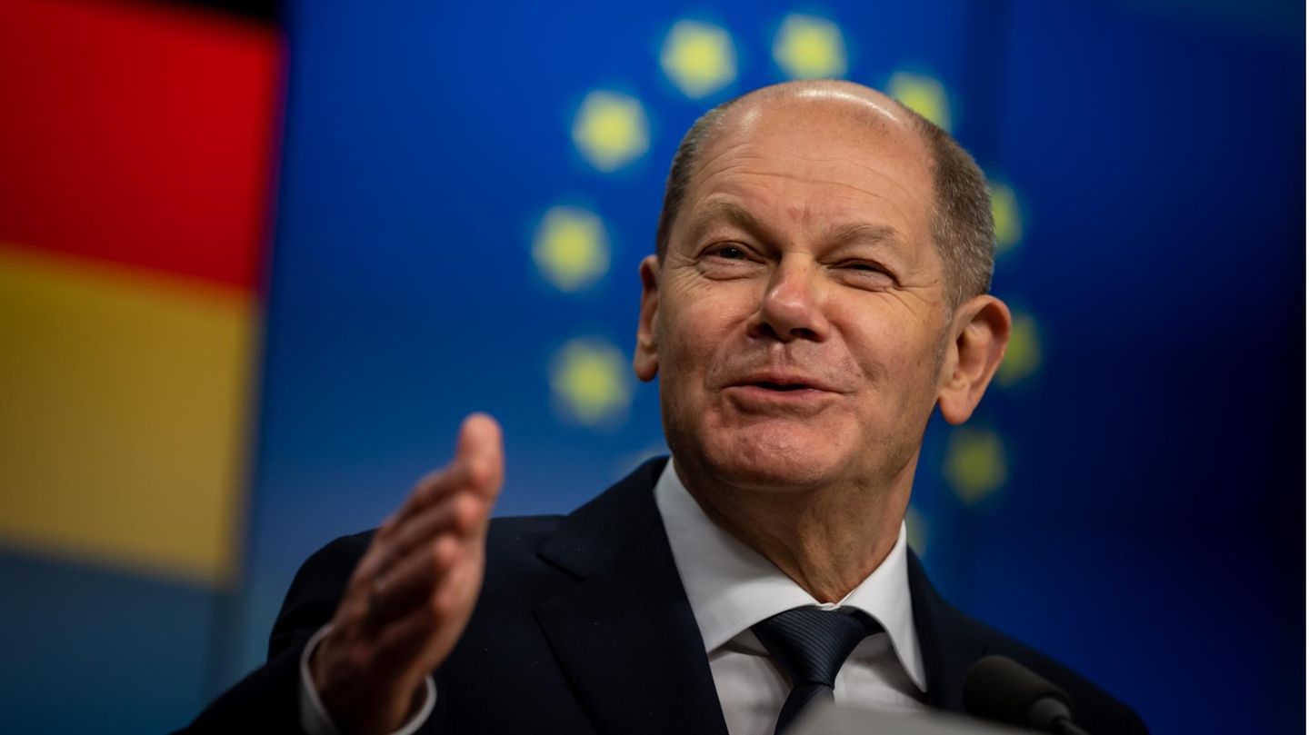 Bundeskanzler Olaf Scholz spricht in Brüssel
