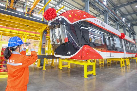Neue Magnetschwebbahn für den Nahverkehr aus China.