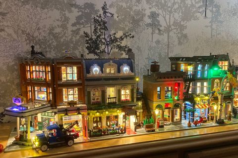 Lego Beleuchtung: Lego Häuserzeile mit integrierter LED-Beleuchtung