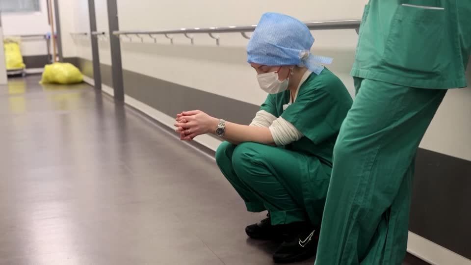 Video: Frankreichs Krankenhäuser sind am Limit Video: Frankreichs Krankenhäuser sind am Limit