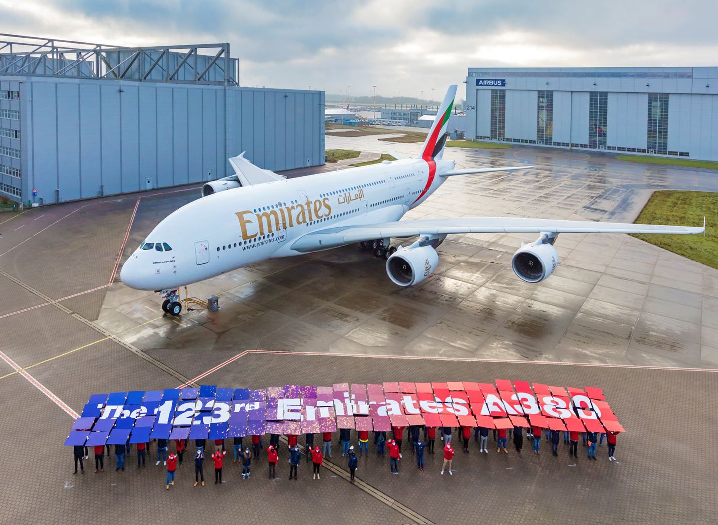 Bei der Übergabe in Hamburg-Finkenwerder: Der letzte von 123 Exemplaren des Airbus A380, die an Emirates ausgeliefert wurden.