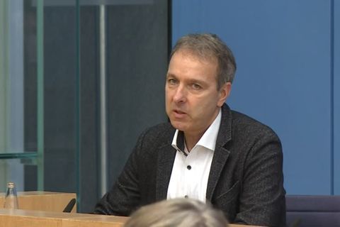 Video: Kinderarzt von Uni Köln rät zur Impfung