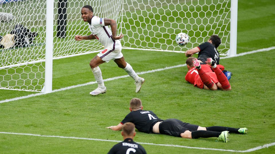 Raheem Sterling trifft zum 1:0 für England gegen Deutschland im EM-Achtelfinale