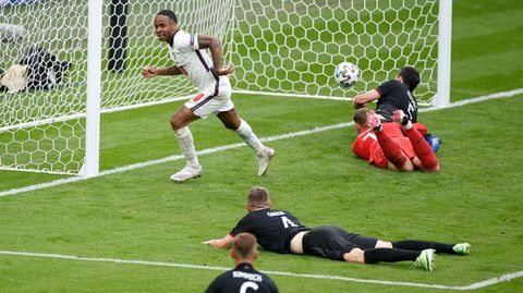 Raheem Sterling trifft zum 1:0 für England gegen Deutschland im EM-Achtelfinale